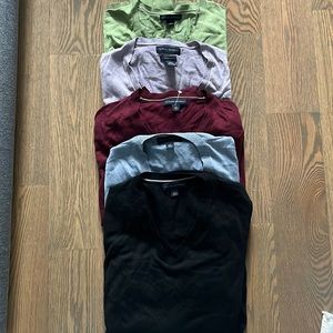5 Banana Republic v neck sweaters. All Large